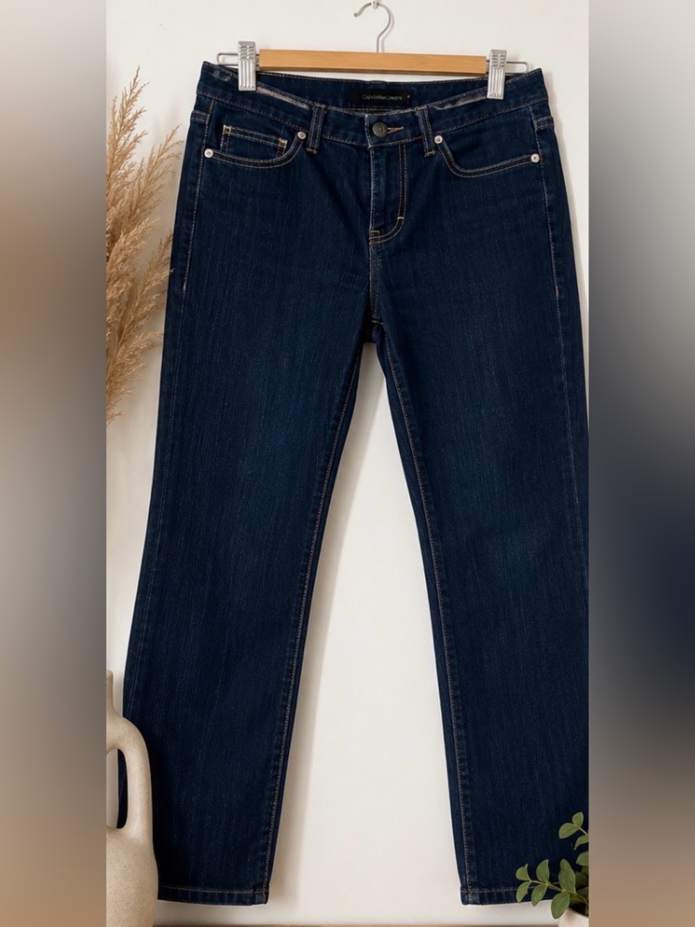Calvin Klein Jeans Women’s Straight Leg Dark Wash Denim Size 6